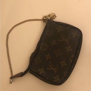 Louis Vuitton Mini Pochette Accessoires in Monogram